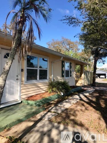Clearwater House: 1262 Palmetto St
