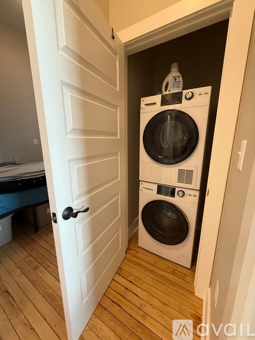 Maynard Apartment: 12 Bancroft Street