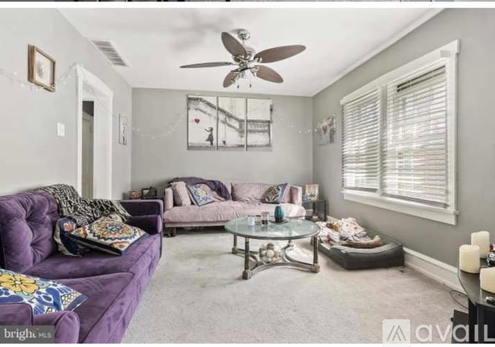 Collingswood House: 28 East Coulter Avenue
