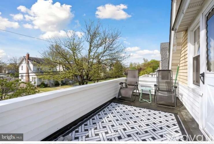 Collingswood House: 28 East Coulter Avenue