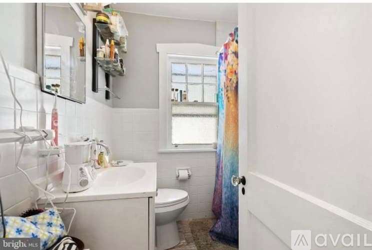 Collingswood House: 28 East Coulter Avenue