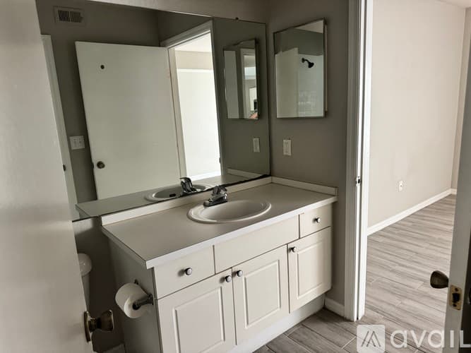 Lutz Apartment: 18106 Peregrines Perch Pl