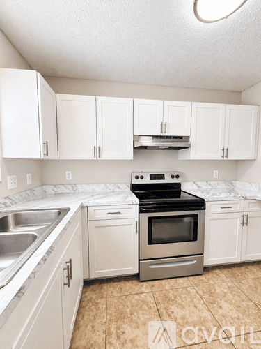 Tampa Apartment: 2570 Monica Court