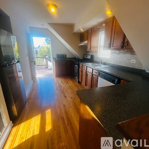 Chicago Apartment: 3755 N Christiana Ave