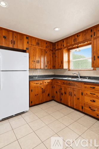 Temple House: 1417 Live Oak Dr