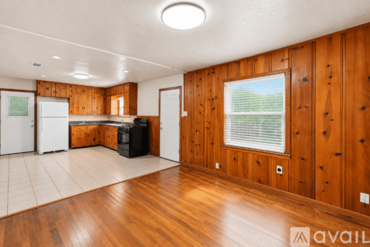 Temple House: 1417 Live Oak Dr