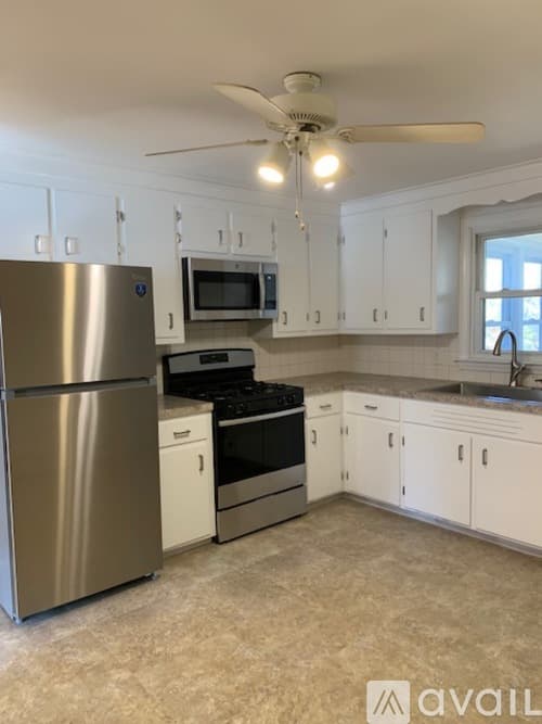 Dracut Apartment: 107 Salisbury St
