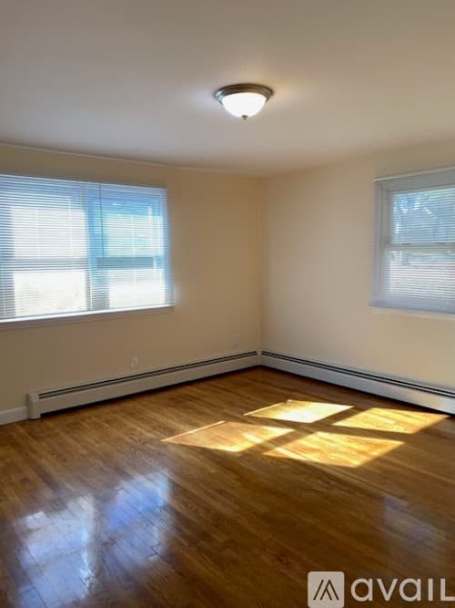Dracut Apartment: 107 Salisbury St