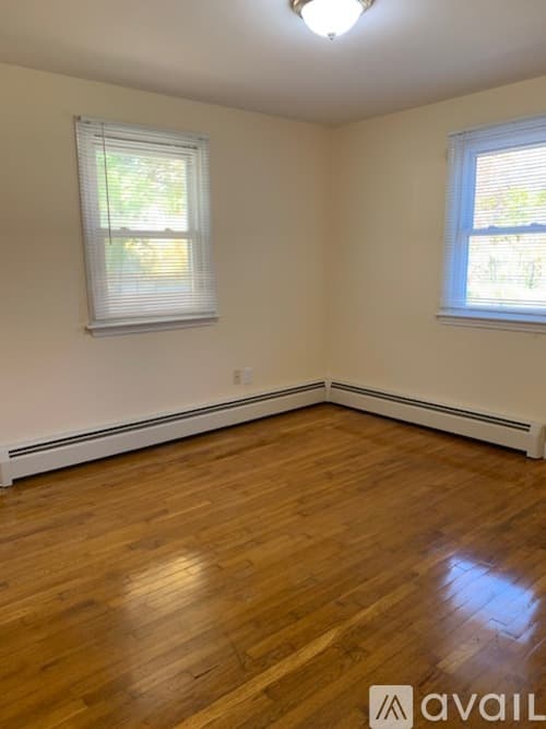 Dracut Apartment: 107 Salisbury St
