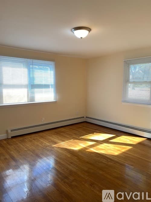 Dracut Apartment: 107 Salisbury St
