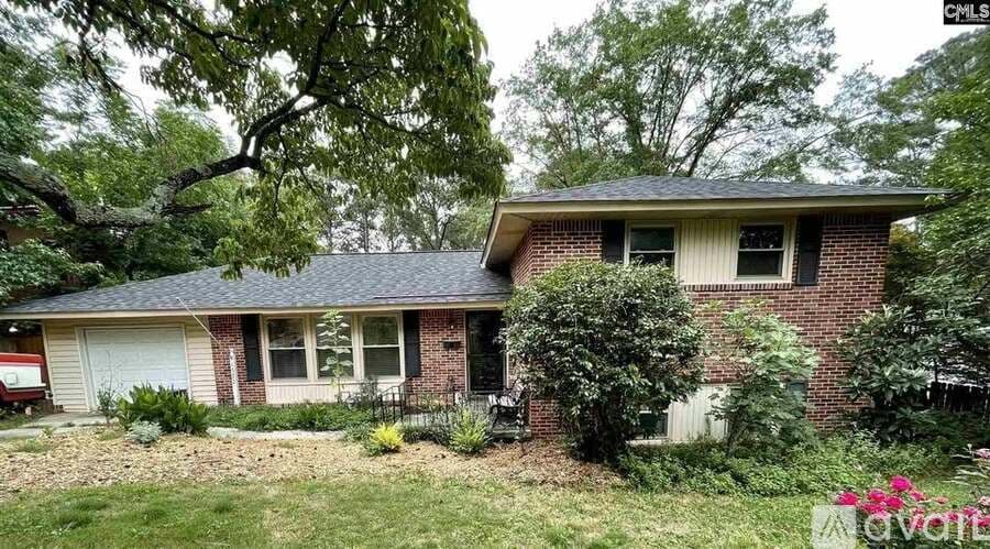 Columbia House: 1522 Bradley Drive