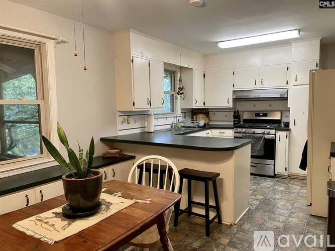 Columbia House: 1522 Bradley Drive