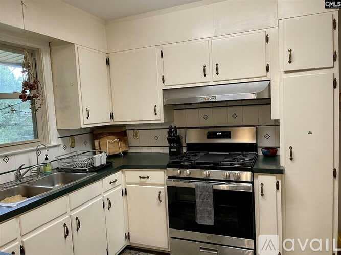 Columbia House: 1522 Bradley Drive