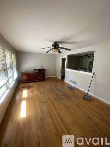 Columbia House: 1522 Bradley Drive