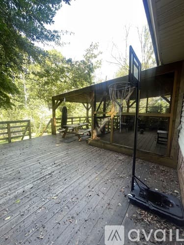 Columbia House: 1522 Bradley Drive