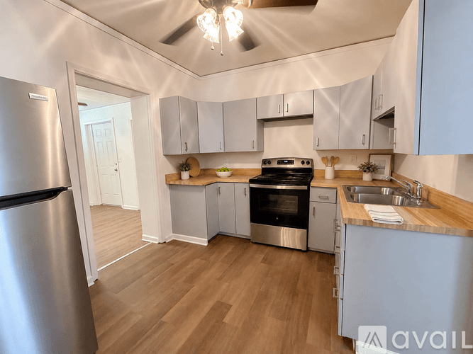 Lenexa House: 8850 Woodland Rd