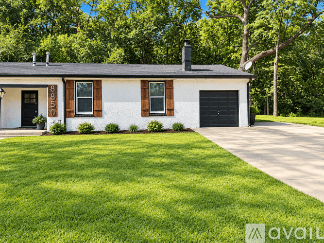 Lenexa House: 8850 Woodland Rd