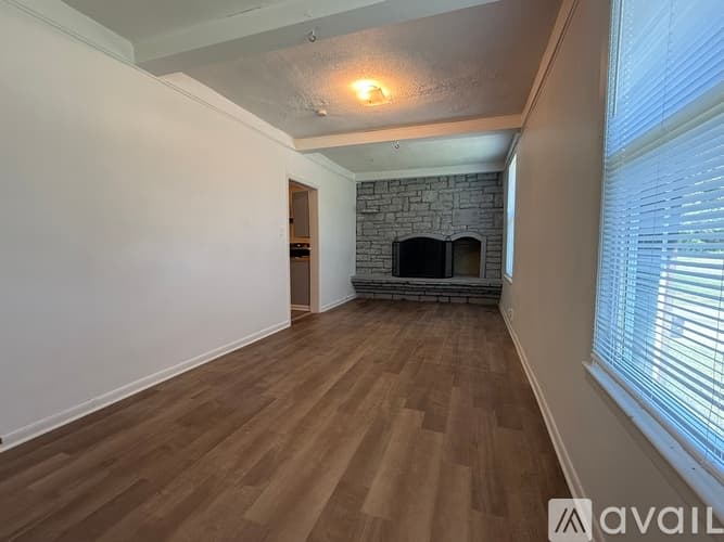 Lenexa House: 8850 Woodland Rd