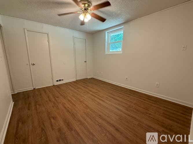 Lenexa House: 8850 Woodland Rd