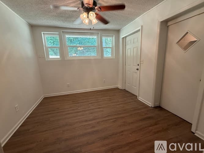 Lenexa House: 8850 Woodland Rd