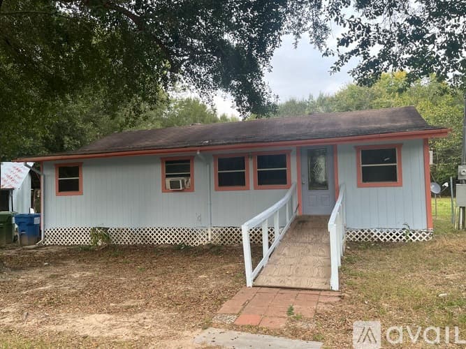 Huntsville House: 3268 C Texas 75