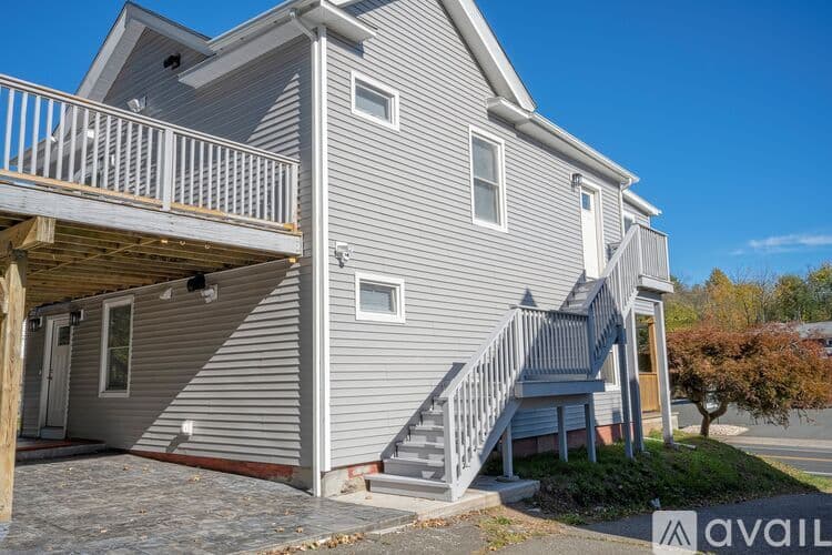 Meriden House: 112 Broad Street