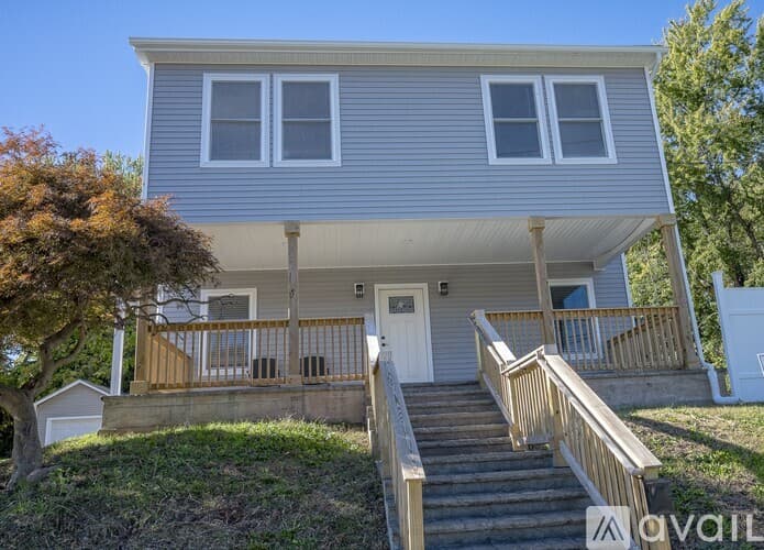 Meriden House: 112 Broad Street
