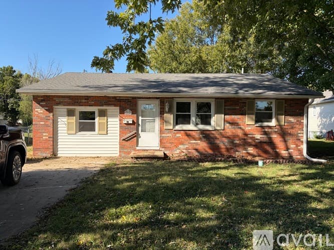 Bethalto House: 214 Lee Street