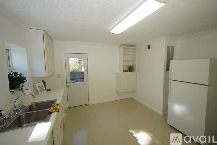 Parkville Apartment: 7808 Highpoint Rd