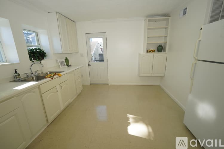 Parkville Apartment: 7808 Highpoint Rd