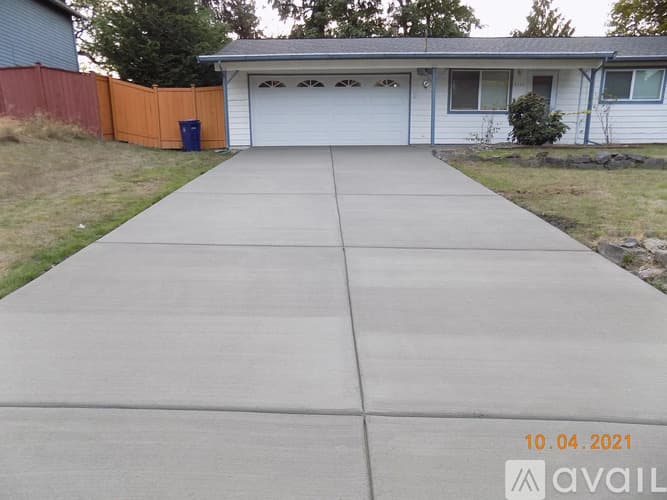 Newcastle House: 7111 121st Avenue SE