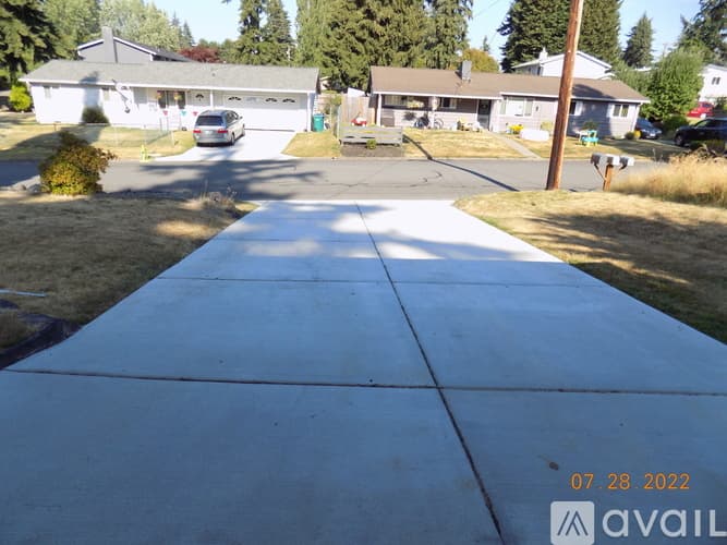 Newcastle House: 7111 121st Avenue SE
