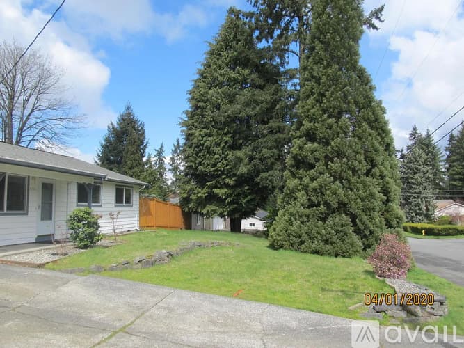Newcastle House: 7111 121st Avenue SE