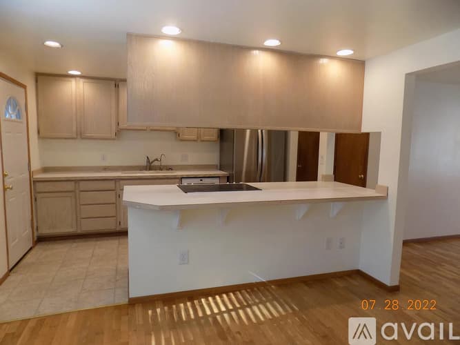 Newcastle House: 7111 121st Avenue SE