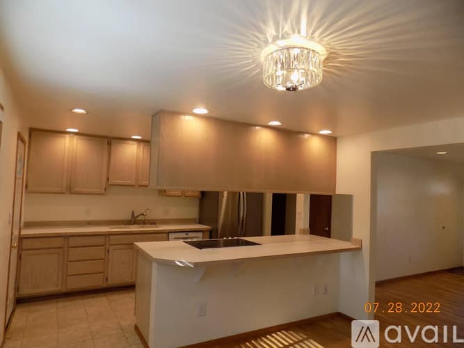 Newcastle House: 7111 121st Avenue SE
