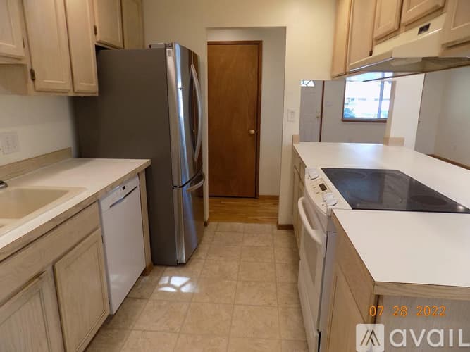 Newcastle House: 7111 121st Avenue SE