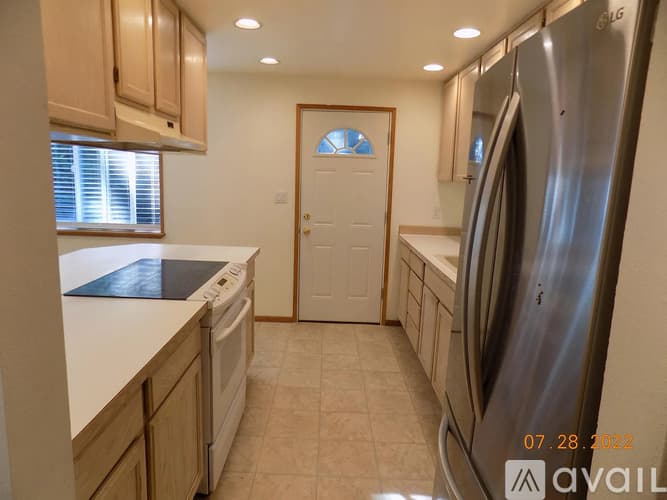 Newcastle House: 7111 121st Avenue SE