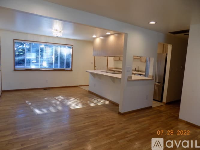 Newcastle House: 7111 121st Avenue SE