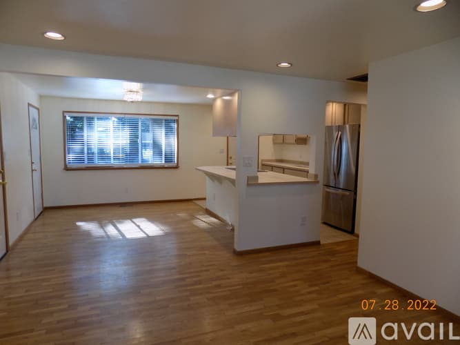 Newcastle House: 7111 121st Avenue SE