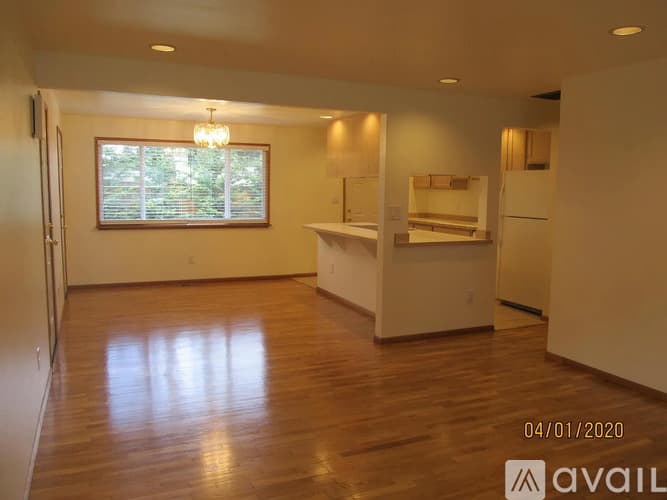 Newcastle House: 7111 121st Avenue SE