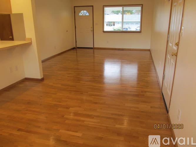 Newcastle House: 7111 121st Avenue SE