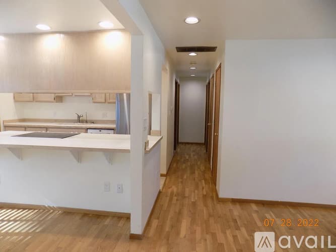 Newcastle House: 7111 121st Avenue SE