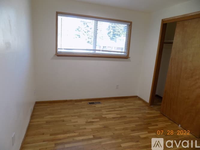 Newcastle House: 7111 121st Avenue SE
