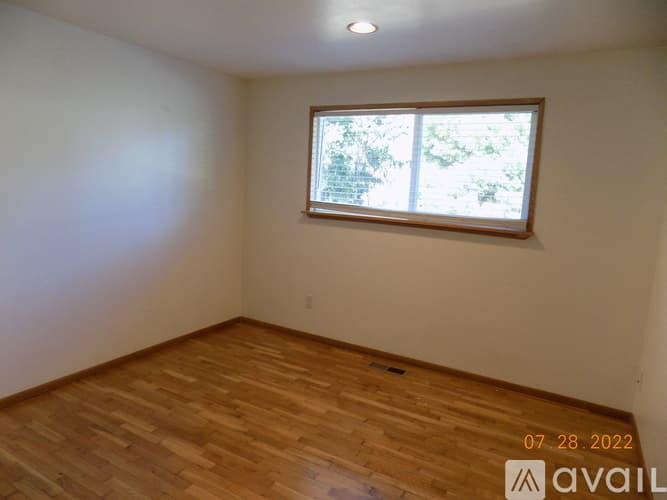 Newcastle House: 7111 121st Avenue SE