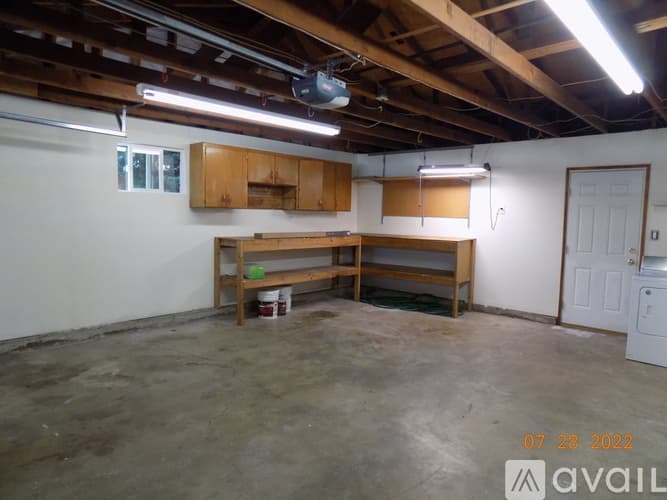 Newcastle House: 7111 121st Avenue SE