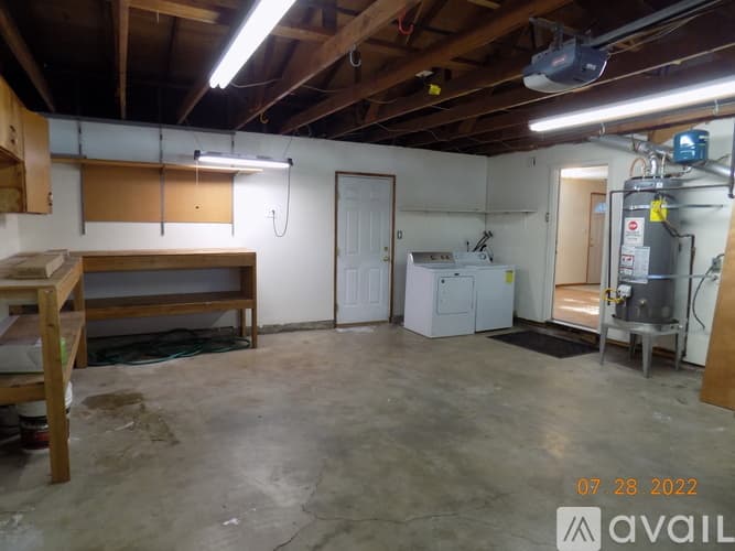Newcastle House: 7111 121st Avenue SE
