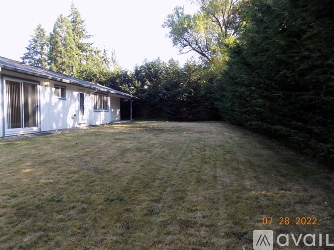 Newcastle House: 7111 121st Avenue SE