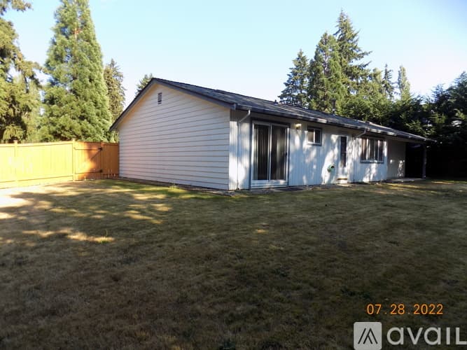 Newcastle House: 7111 121st Avenue SE