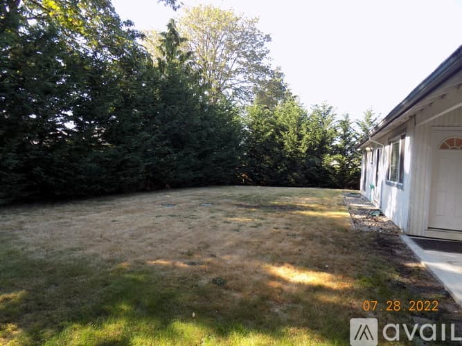 Newcastle House: 7111 121st Avenue SE