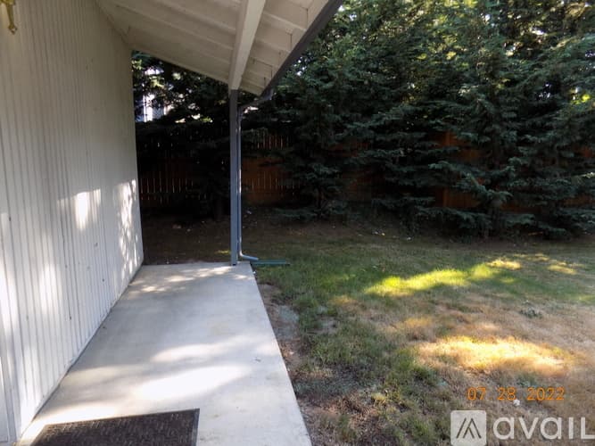 Newcastle House: 7111 121st Avenue SE